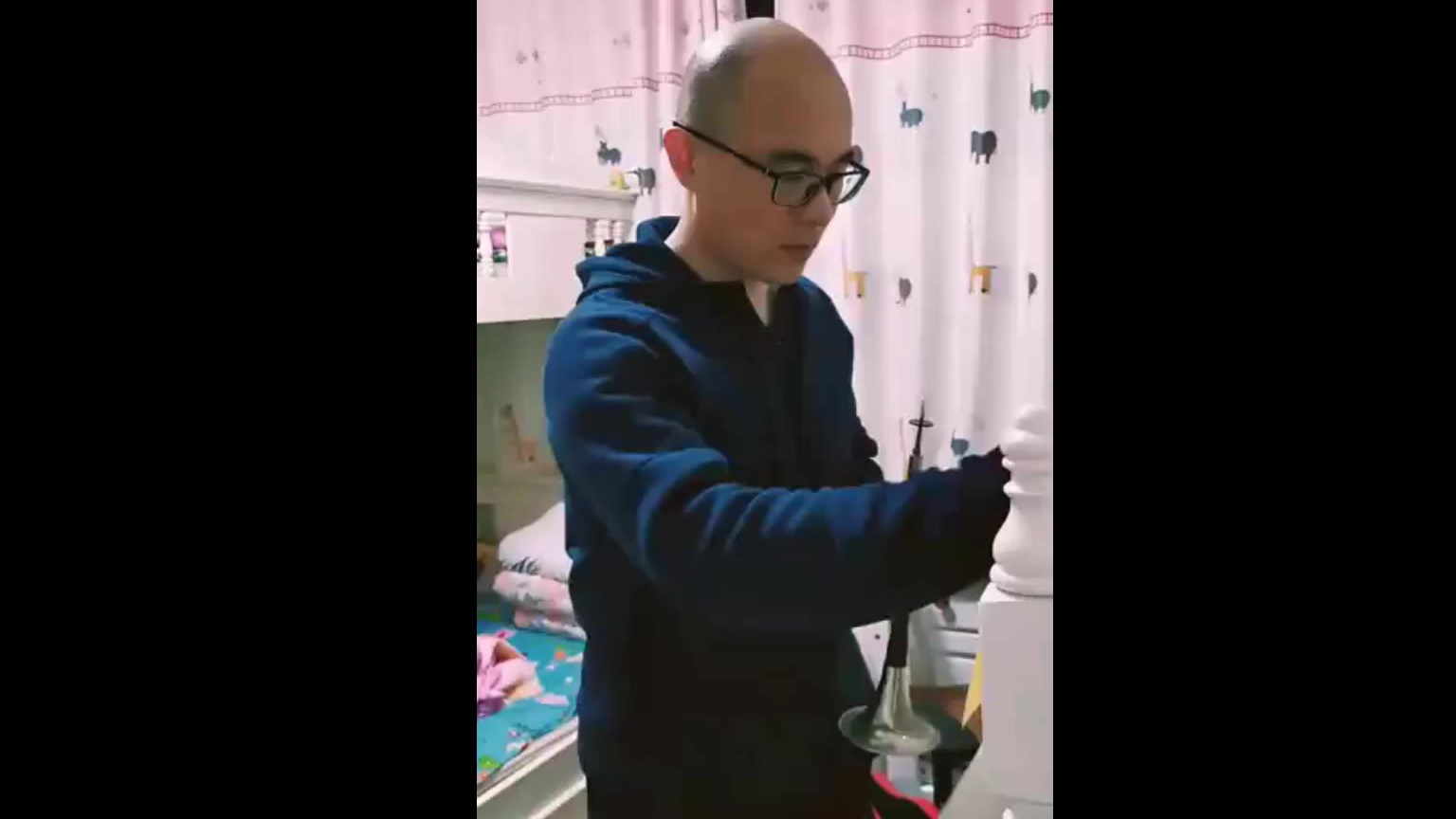 当老陈的跑调唢呐遇上水果机……